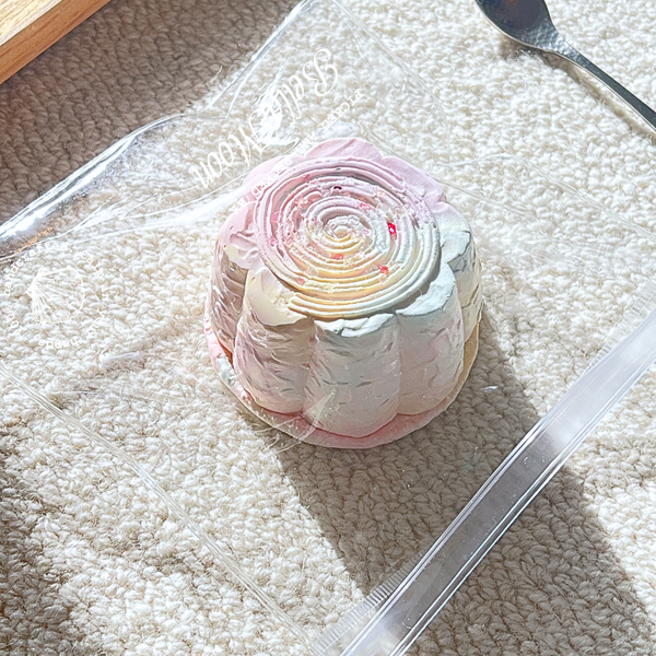 Multi-coloured swirlberry delight pudding squishy with frozen butter texture, 244g weight providing intensive stress relief for creative professionals
